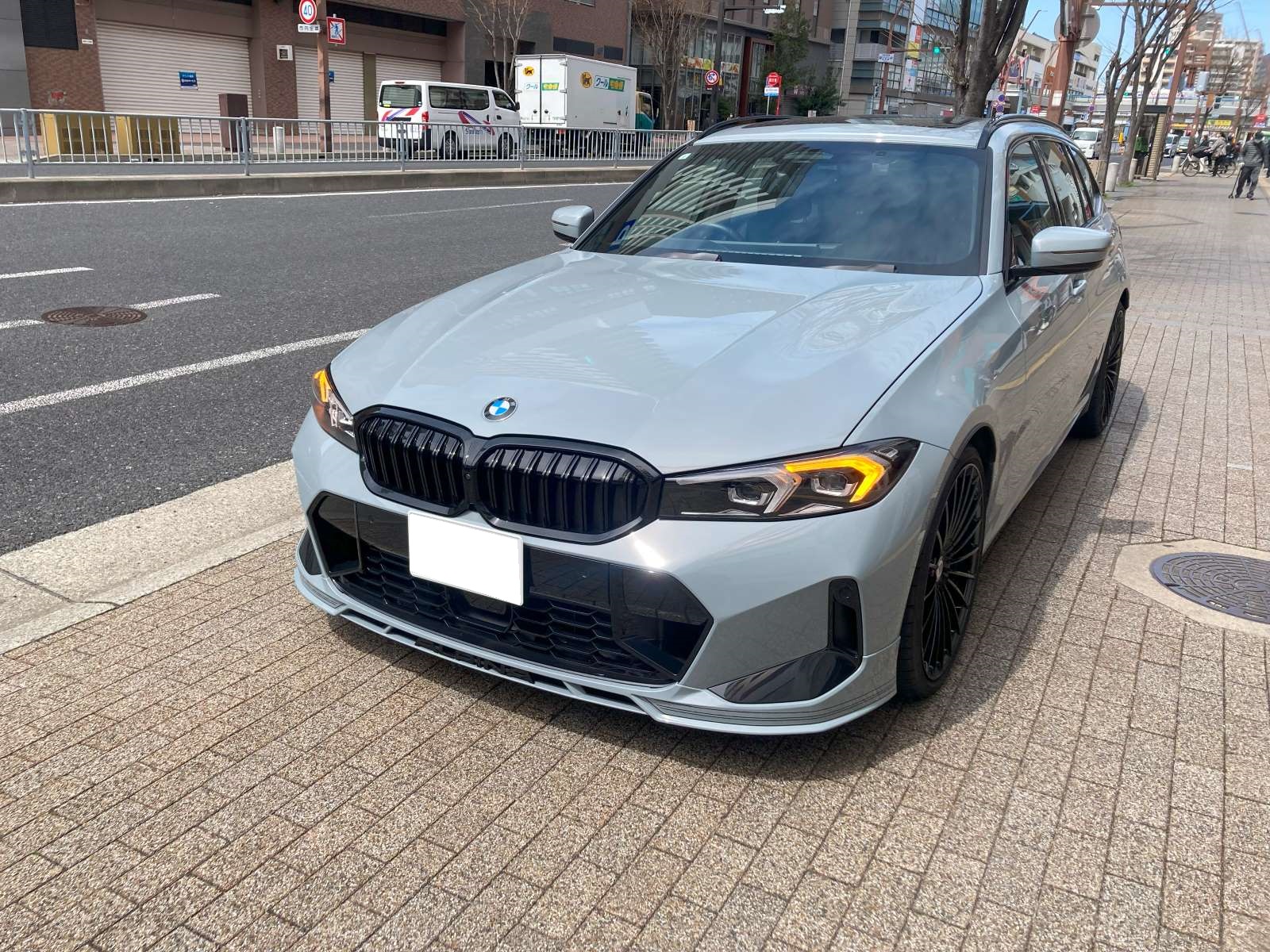 ＢＭＷアルピナ　電装品取付 3シリーズ　地デジチューナーの取付をさせていただきました。