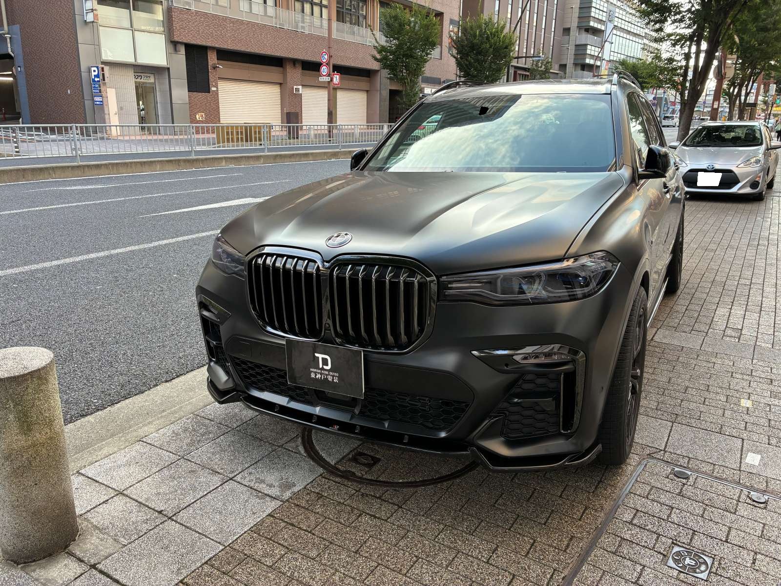 ＢＭＷ　Ｘ７　電装品取付　インターフェイス　最新レーダー　ポータブルナビなど取付させていただきました。