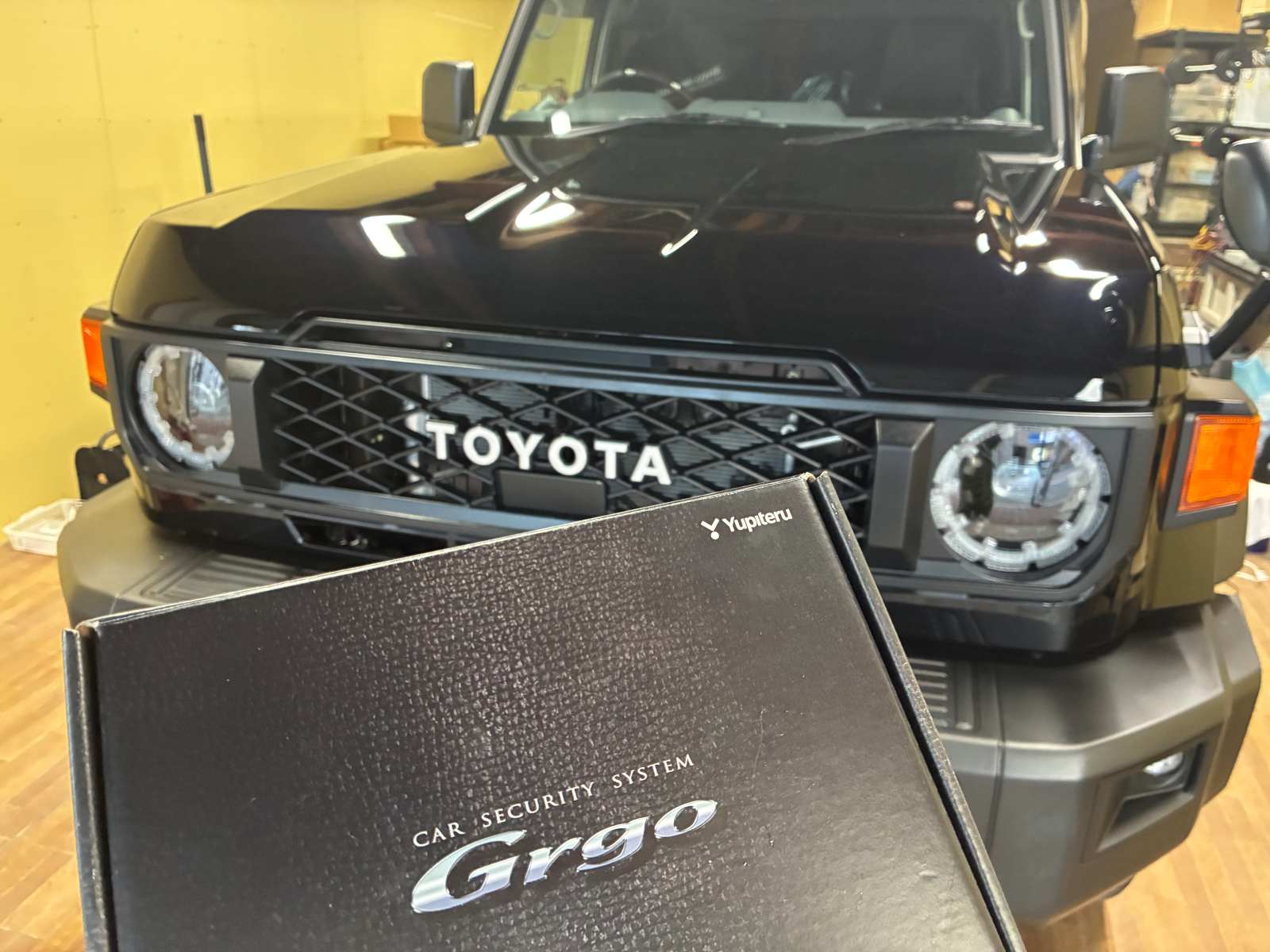 トヨタランドクルーザー70にカーセキュリティの取り付けをさせていただきました。