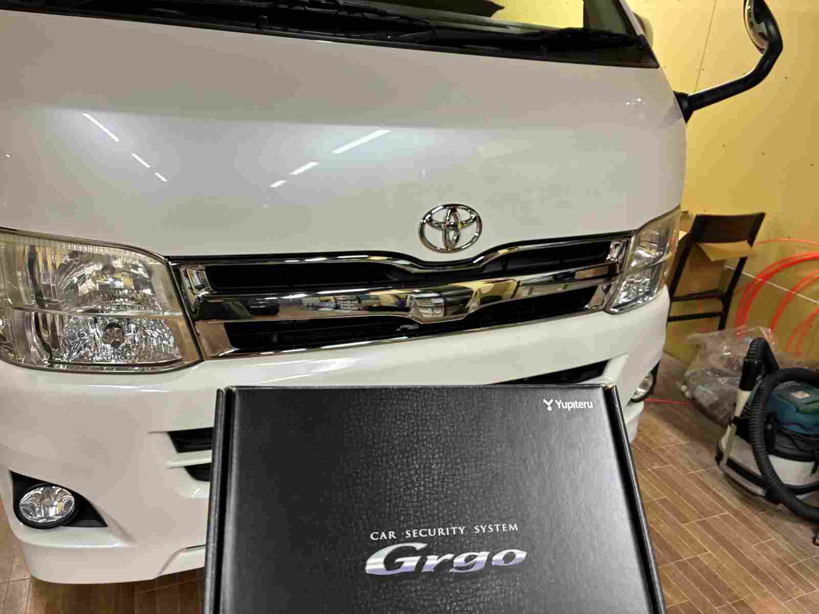 トヨタハイエースに車両盗難対策カーセキュリティの取り付けをさせていただきました。