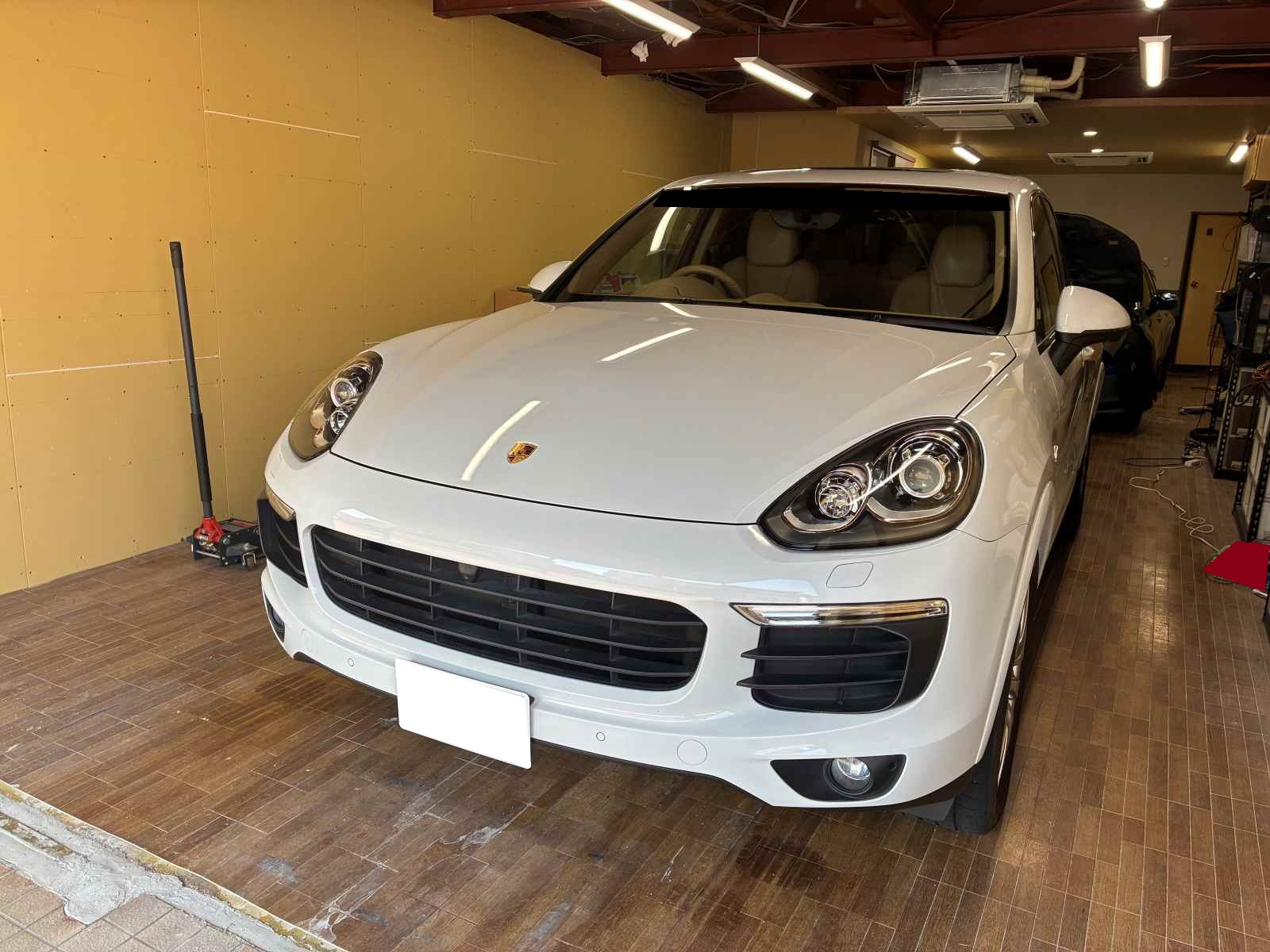 Porsche CayenneにZDR055の取り付け、エラーコード消去等整備を行いました。