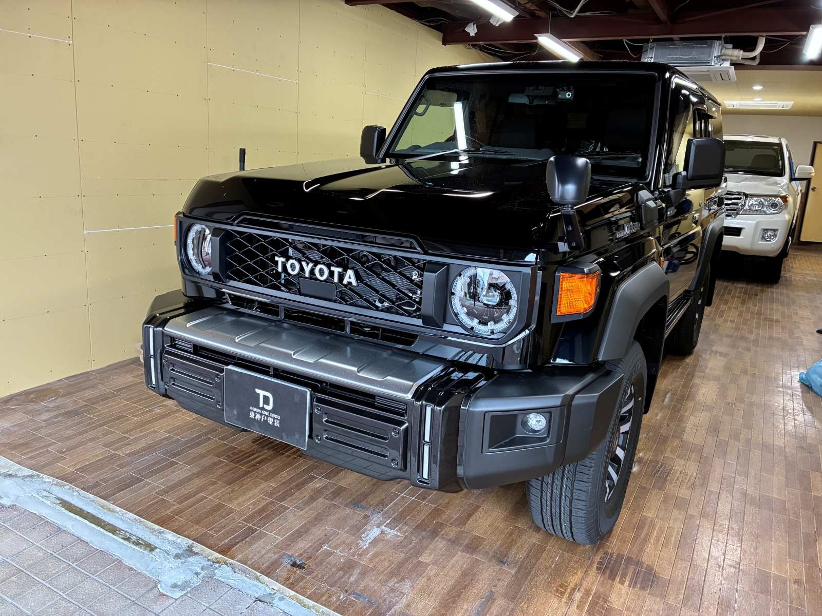 TOYOTA LAND CRUISER70にセキュリティを取り付けさせていただきました。