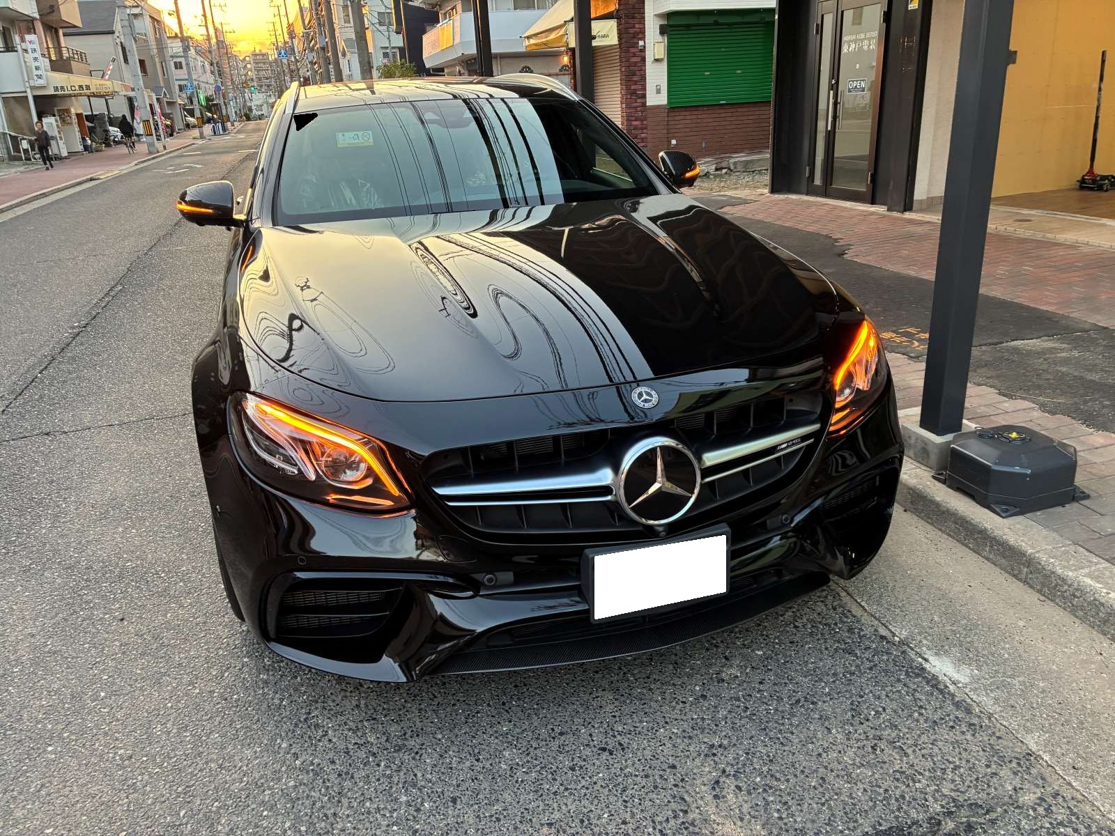 Mersedes Benz E-Class Degital inner Mirror 取り付けさせていただきました。