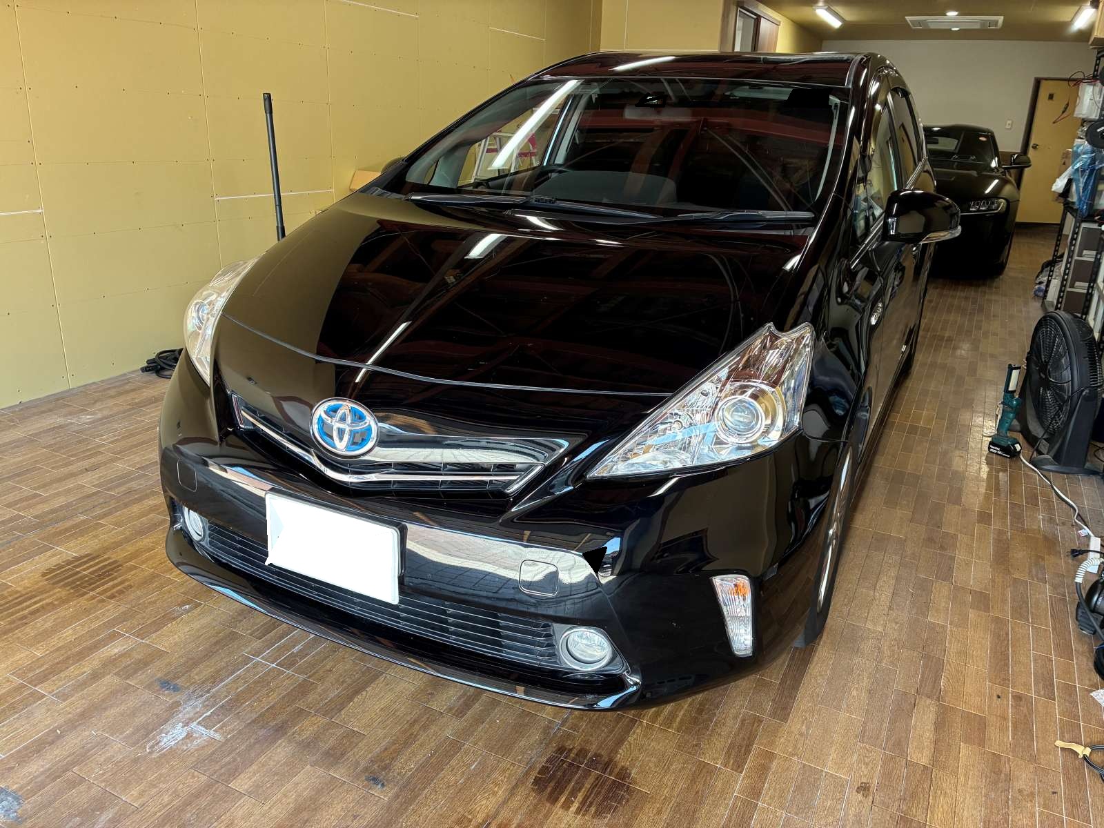 TOYOTA PRIUS ALPHA CN-F1X10C1Dを取り付けさせていただきました。