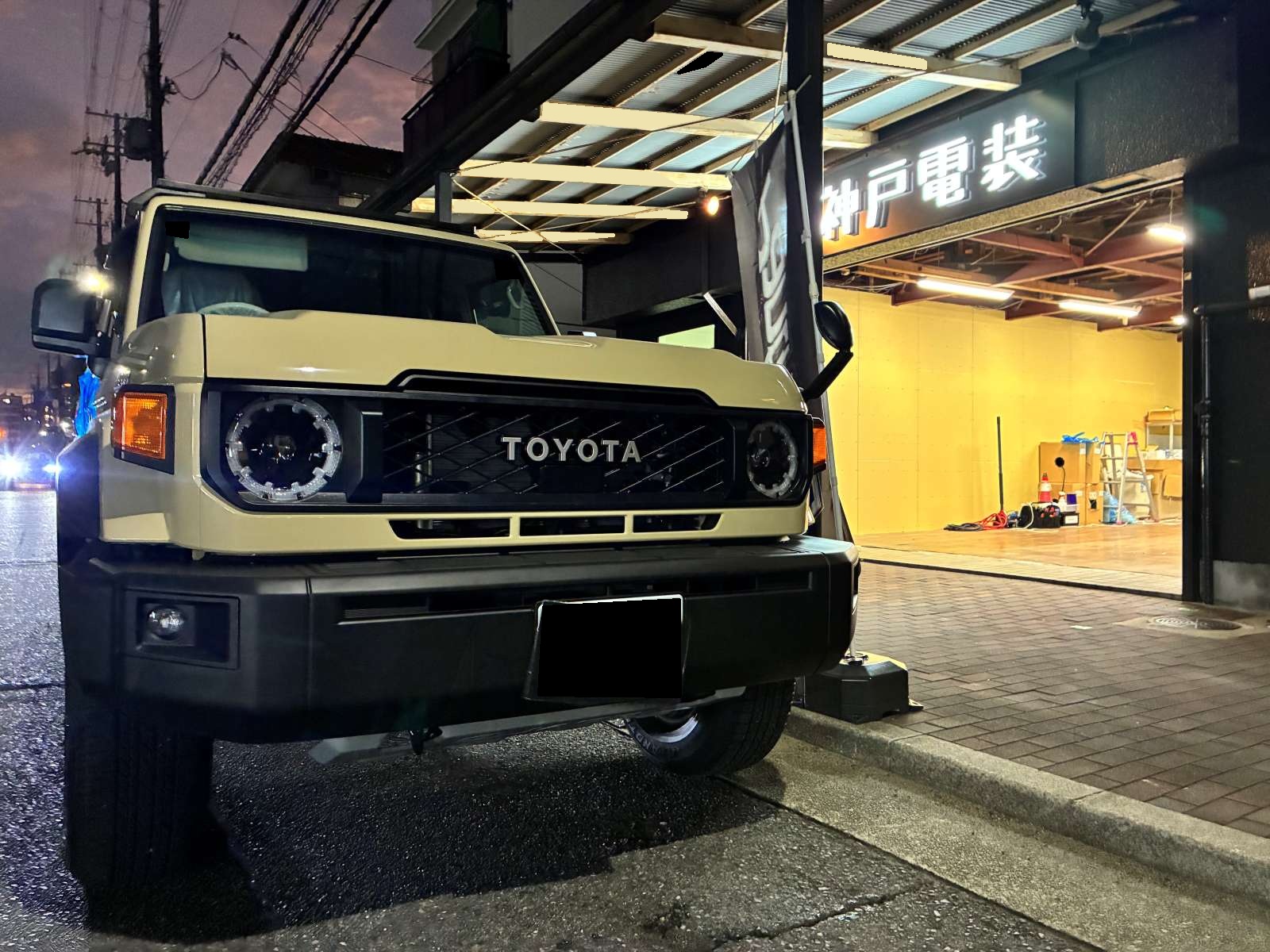 TOYOTA LAND CRUISER70 Security 電装品取付ご用命いただきました。