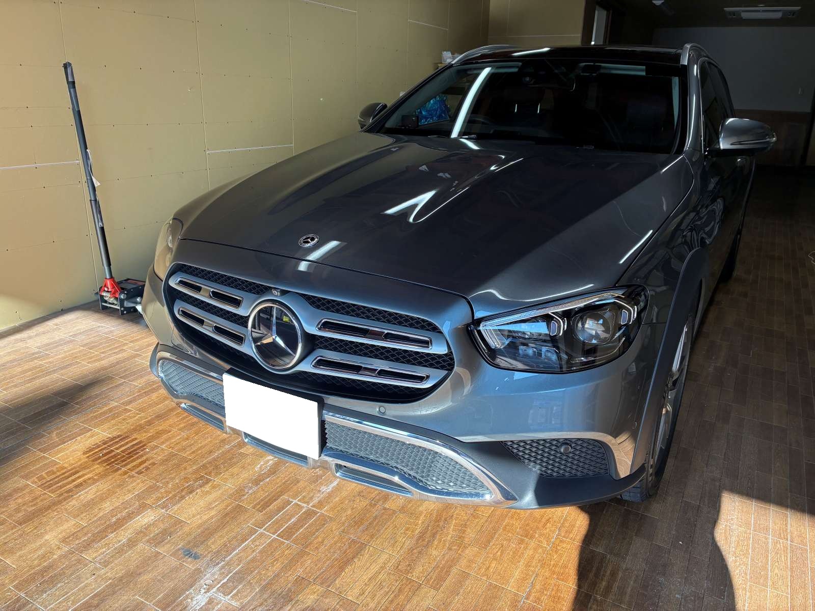 Mercedes Benz E-Class その他電装系 取付ご依頼いただきました。