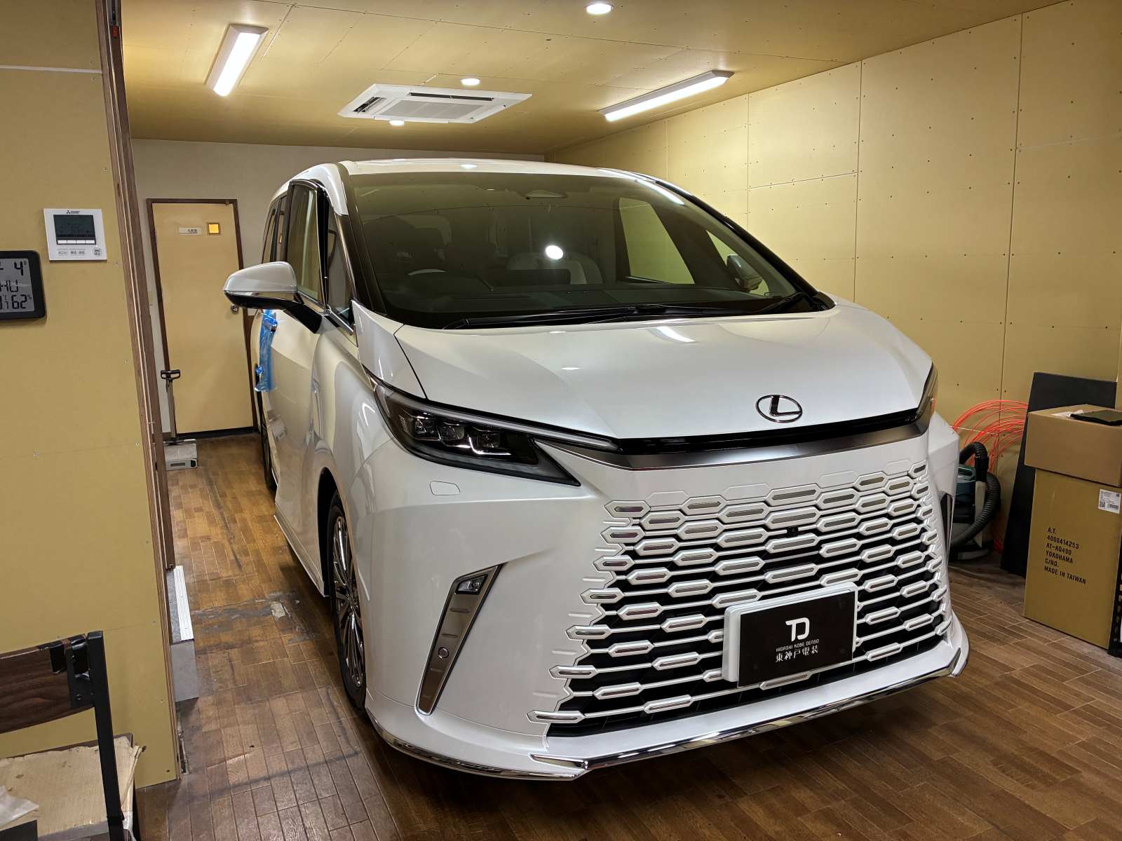 LEXUS LM500h カーセキュリティ パンテーラの施工ご依頼いただきました。