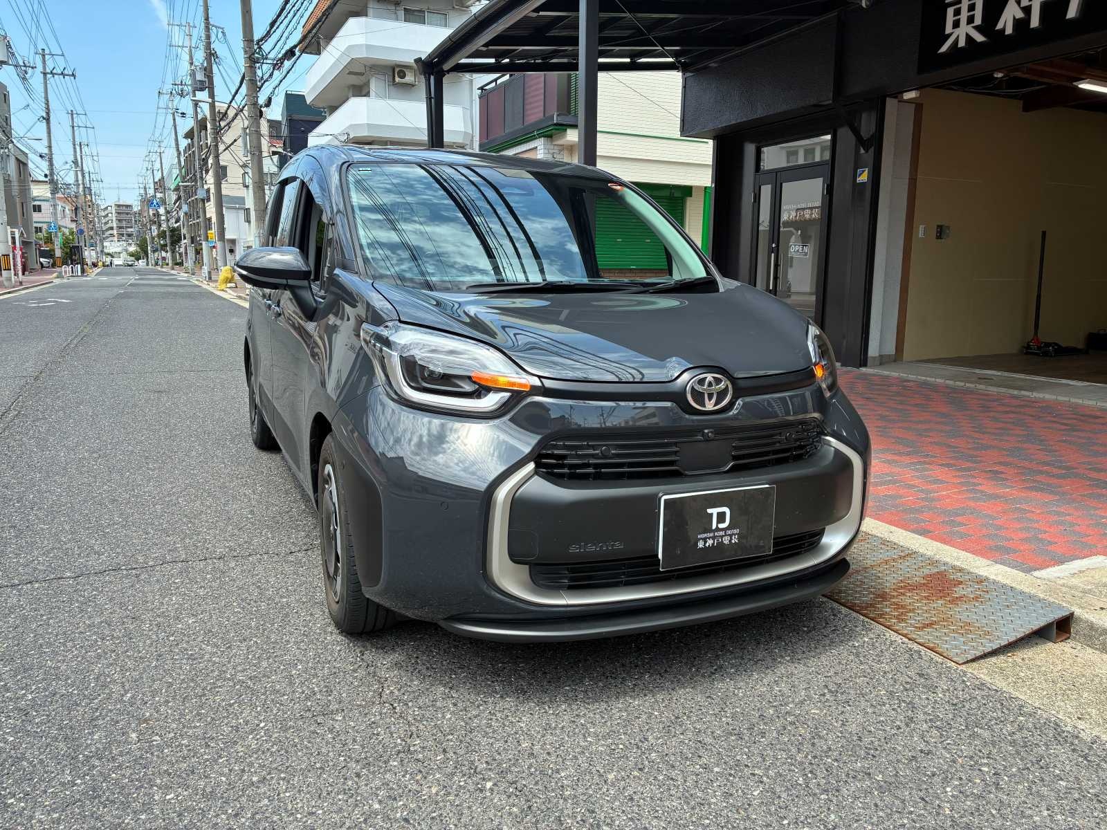TOYOTA sienta その他電装系取付ご依頼いただきました。