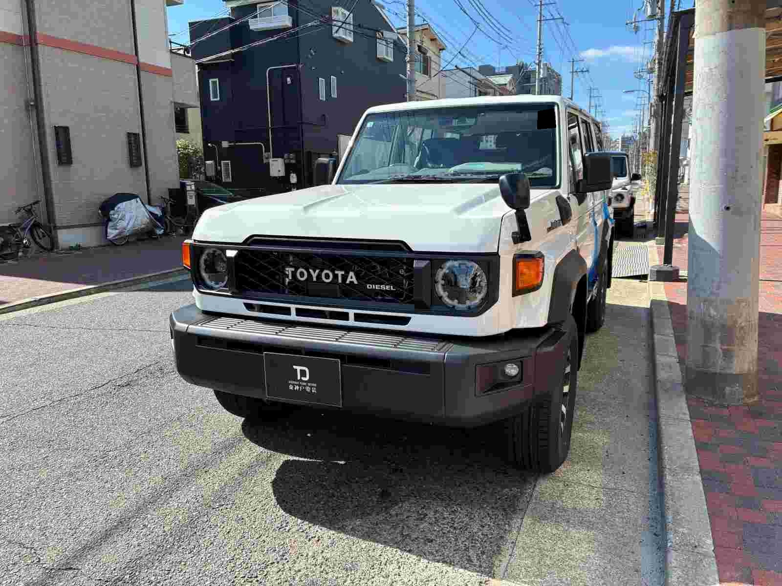 トヨタ ランドクルーザー70 その他電装系取付ご依頼いただきました。