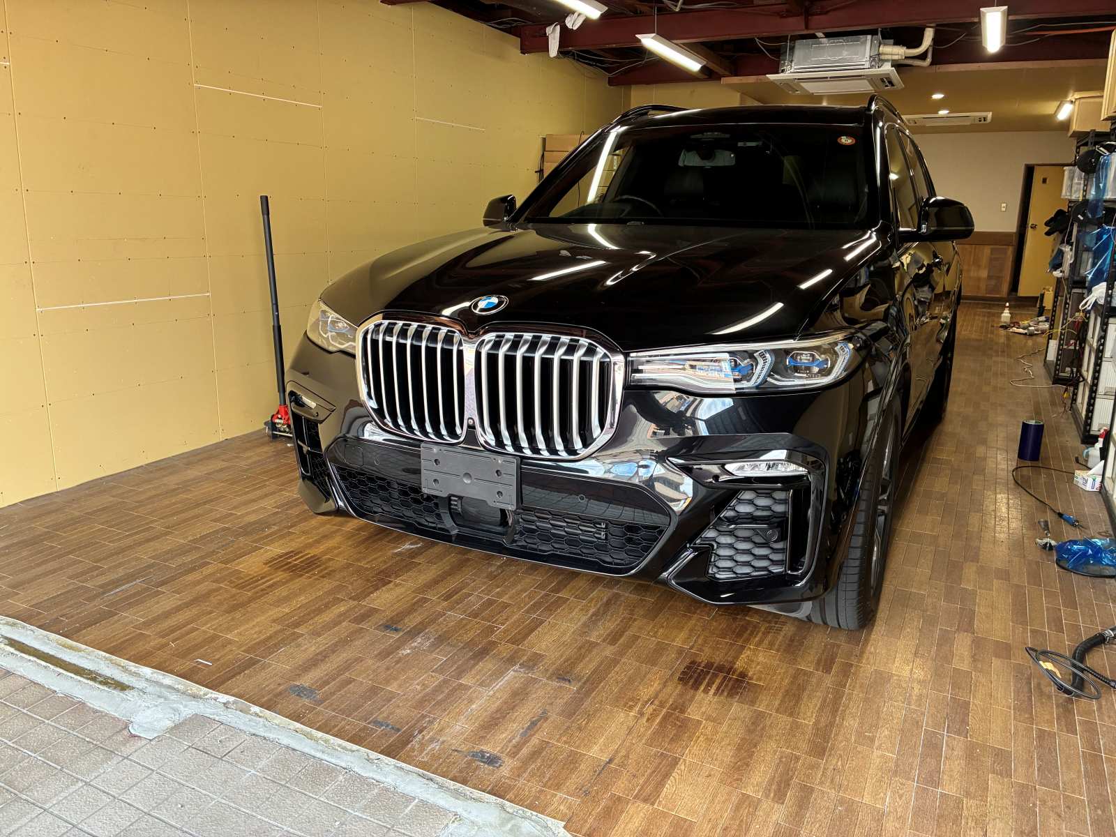 BMW X7 その他電装系取付ご依頼いただきました。