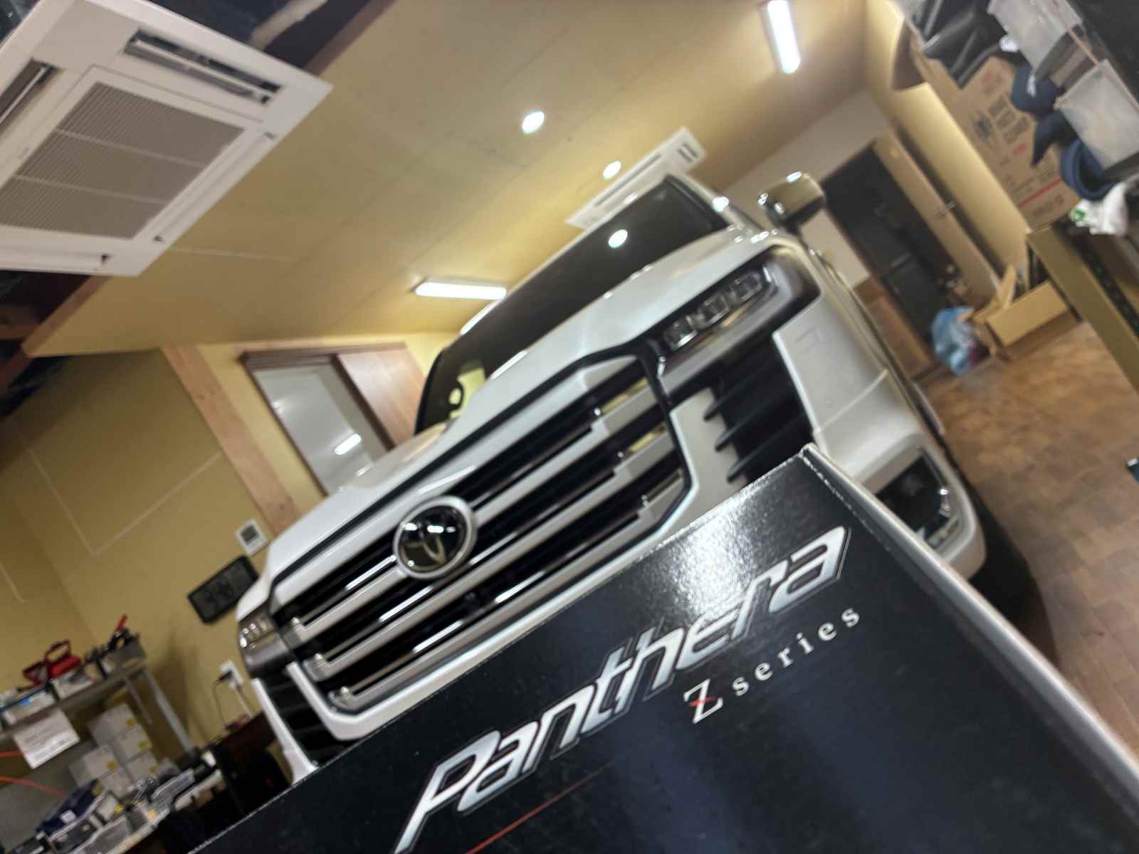 TOYOTA LAND CRUISER300 カーセキュリティ パンテーラ施工ご依頼いただきました。